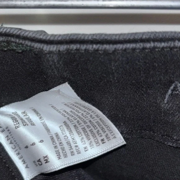 American Eagle Black Ripped Jeans Size: 6 Regular - Picture 3 of 4